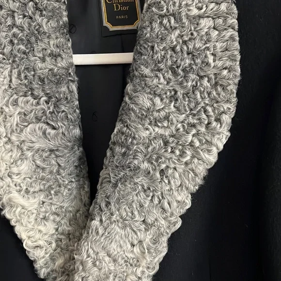 Beautiful vintage Dior cashmere overcoat with a Persian lamb collar - Picture 2 of 8